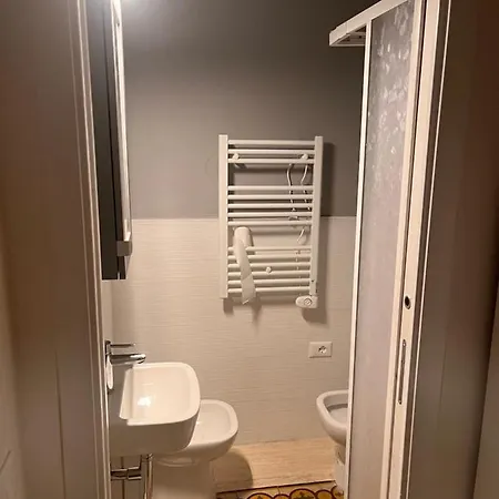 Affittacamere Moderno In Pieno Centro Storico Per Le 5 Terre Appartement *